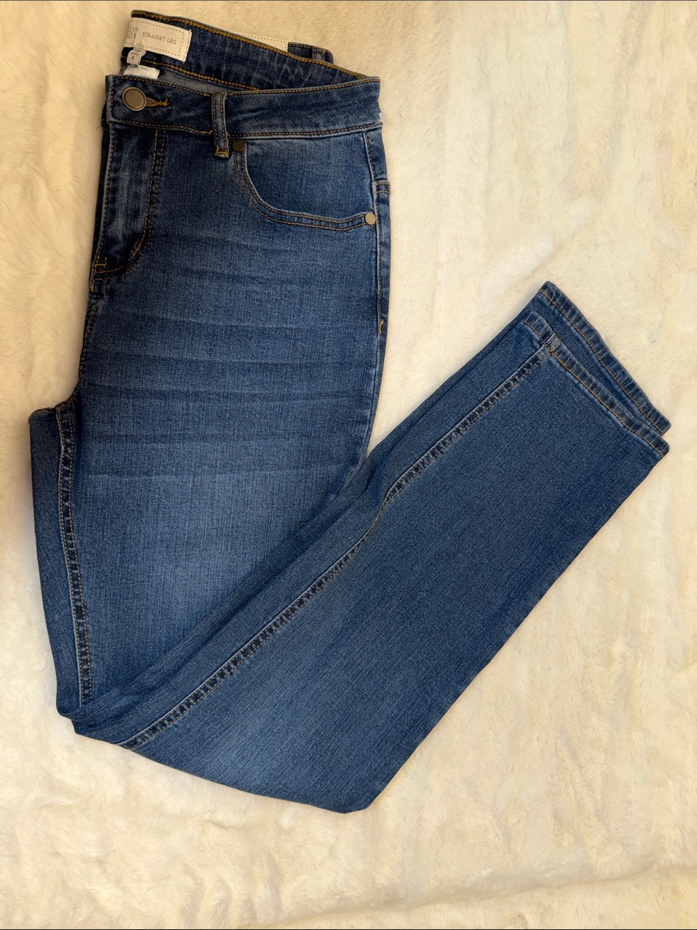 Jaclyn Smith Straight Leg Jeans in Mid Blue Wash